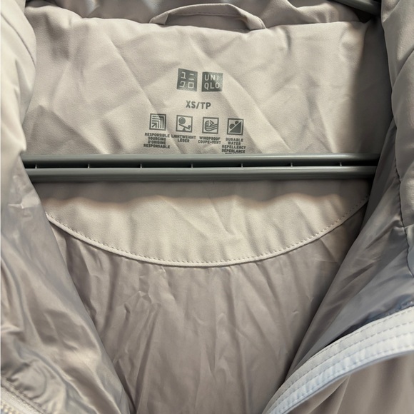 Uniqlo Seamless Down Short Coat in Light Grey - Picture 3 of 5